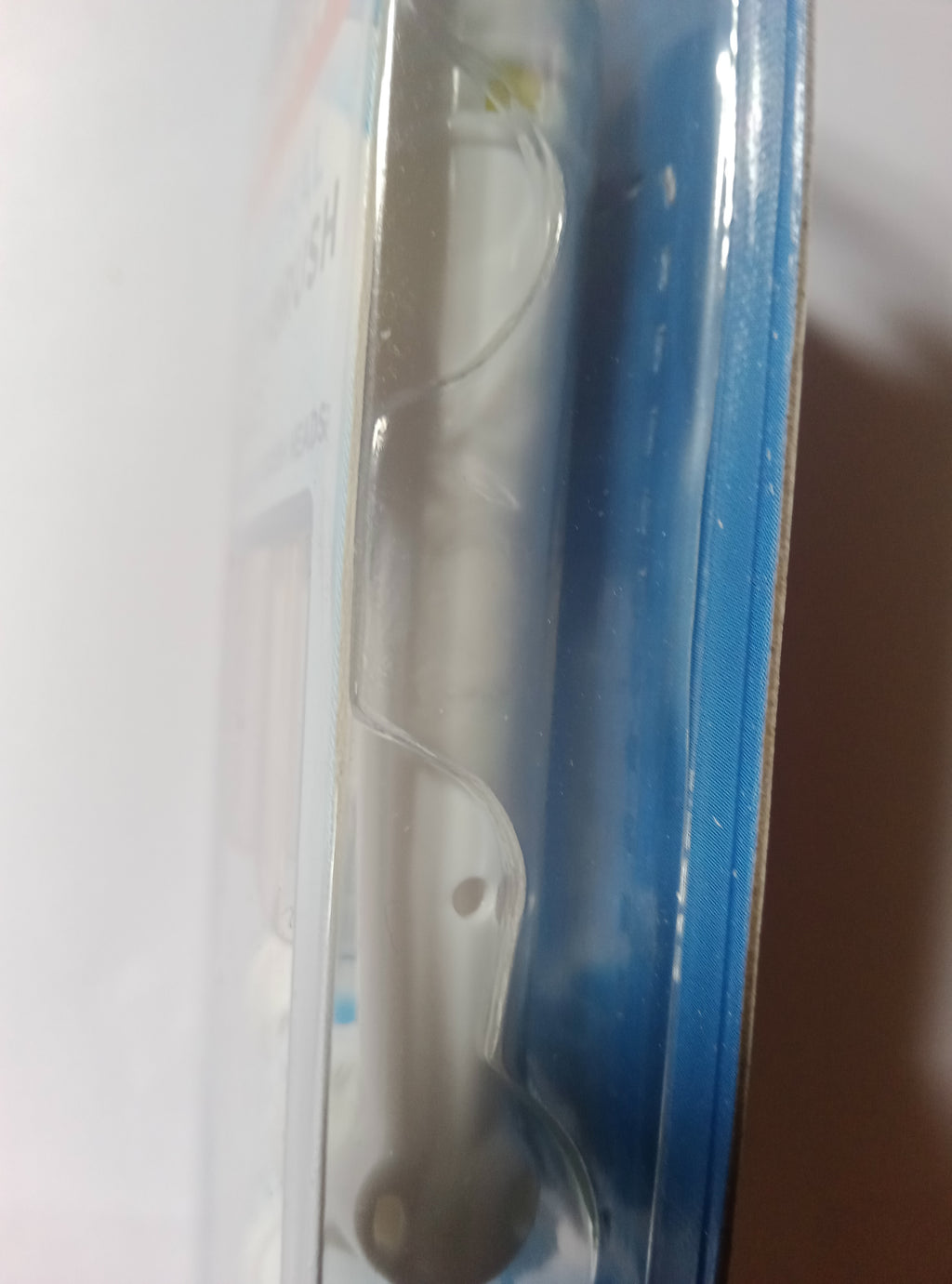 Universal replacement toothbrush heads compatible with Oral B